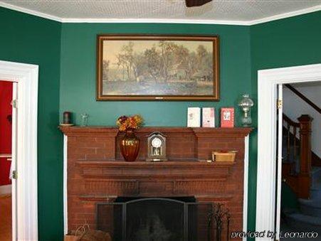 The Young House Bed And BreakfastMillinocket インテリア 写真