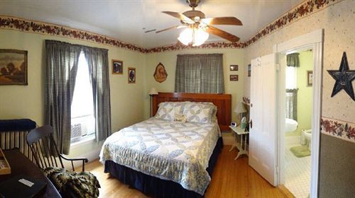 The Young House Bed And BreakfastMillinocket エクステリア 写真