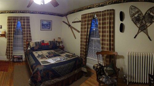 The Young House Bed And BreakfastMillinocket エクステリア 写真