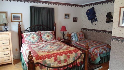 The Young House Bed And BreakfastMillinocket エクステリア 写真
