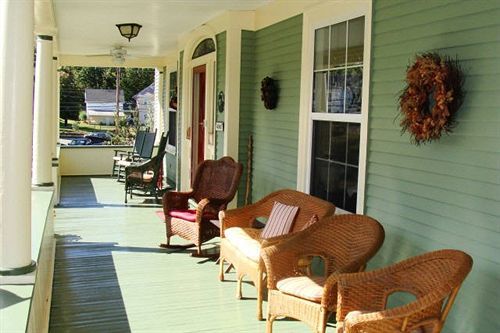 The Young House Bed And BreakfastMillinocket エクステリア 写真